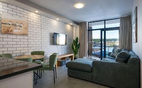 Stylish Gem In East Point 19